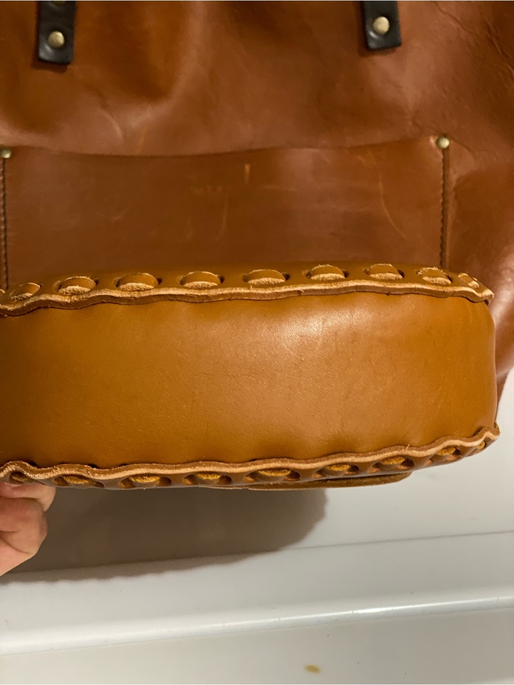 Vintage Wilson Hand-Painted Tan Leather Crossbody Bag with tooled Floral Detail - Picture 4 of 4